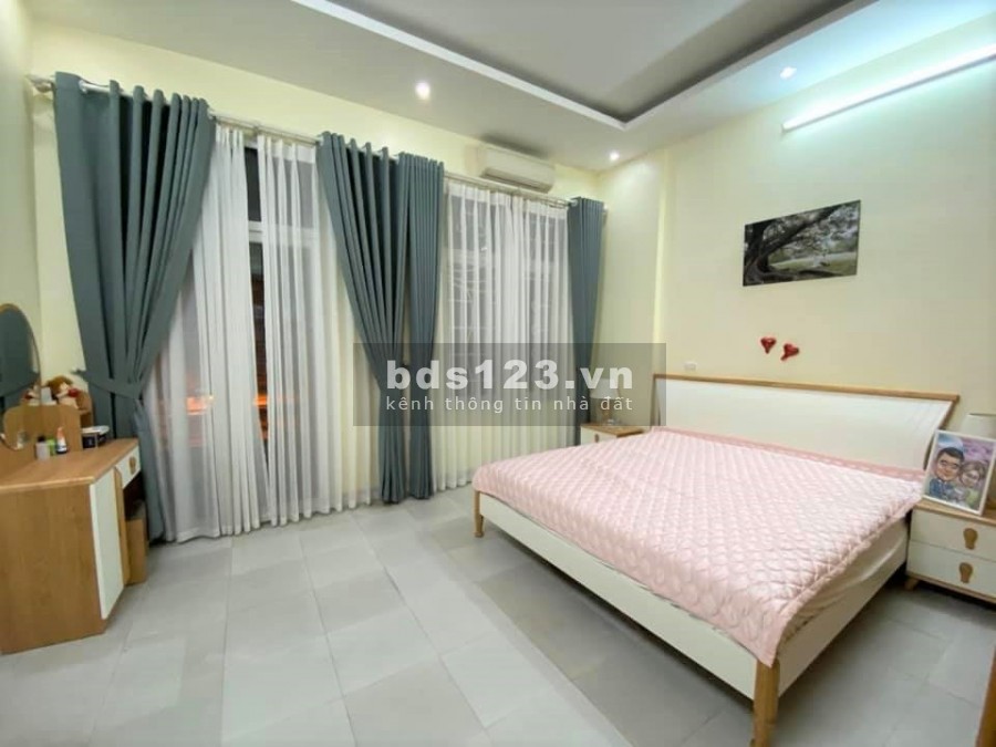 Bán nhà nguyên căn phố Linh Quang, giá bán 2.7 tỷ, diện tích sử dụng 33m2, đúc 4 tầng