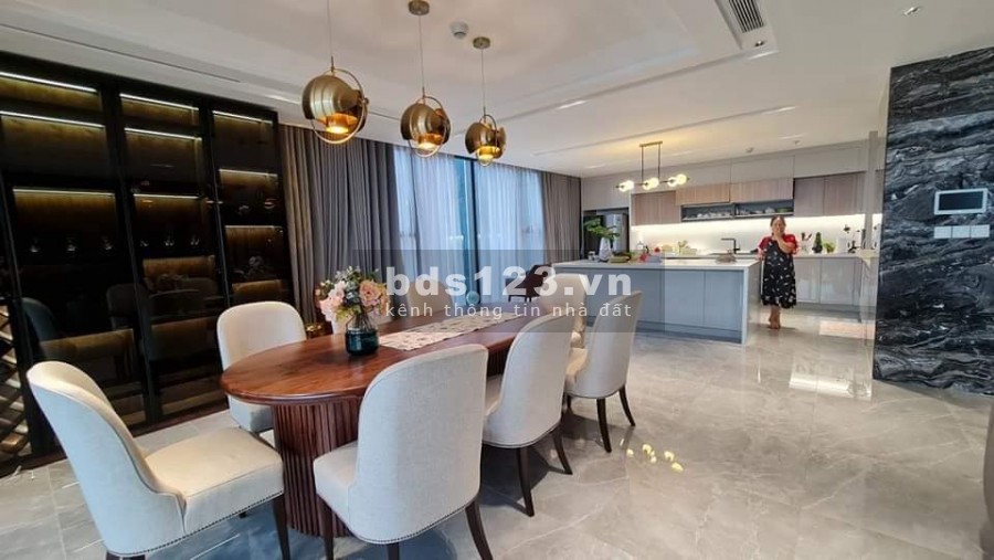 Chuyển nhượng căn Penhouse 02 tầng Sunshine City Ciputra. DT 354m. MT 10m. Giá 26.5 Tỷ.
