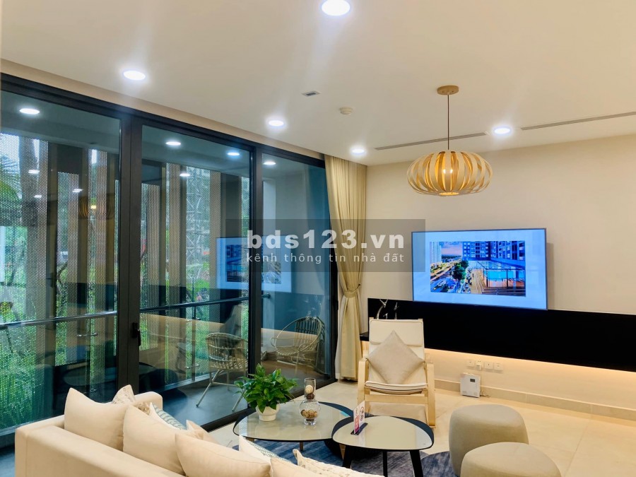 Ngã tư sở Kim Giang diện tích 54m2, 5 tầng đẹp thang máy xịn, ô tô cchir hơn 7 tỷ, lh 0976469163