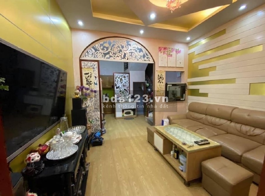 Cần bán nhà Nguyễn Trãi diện tích 32m2 giá 3.95 tỷ, 15m ô tô dừng đỗ an sinh tốt, ở thích