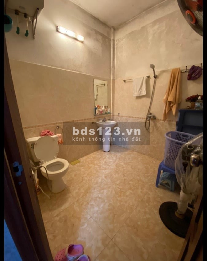 Cần bán nhà Nguyễn Trãi diện tích 32m2 giá 3.95 tỷ, 15m ô tô dừng đỗ an sinh tốt, ở thích