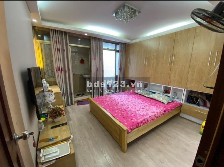 Cần bán nhà Nguyễn Trãi diện tích 32m2 giá 3.95 tỷ, 15m ô tô dừng đỗ an sinh tốt, ở thích