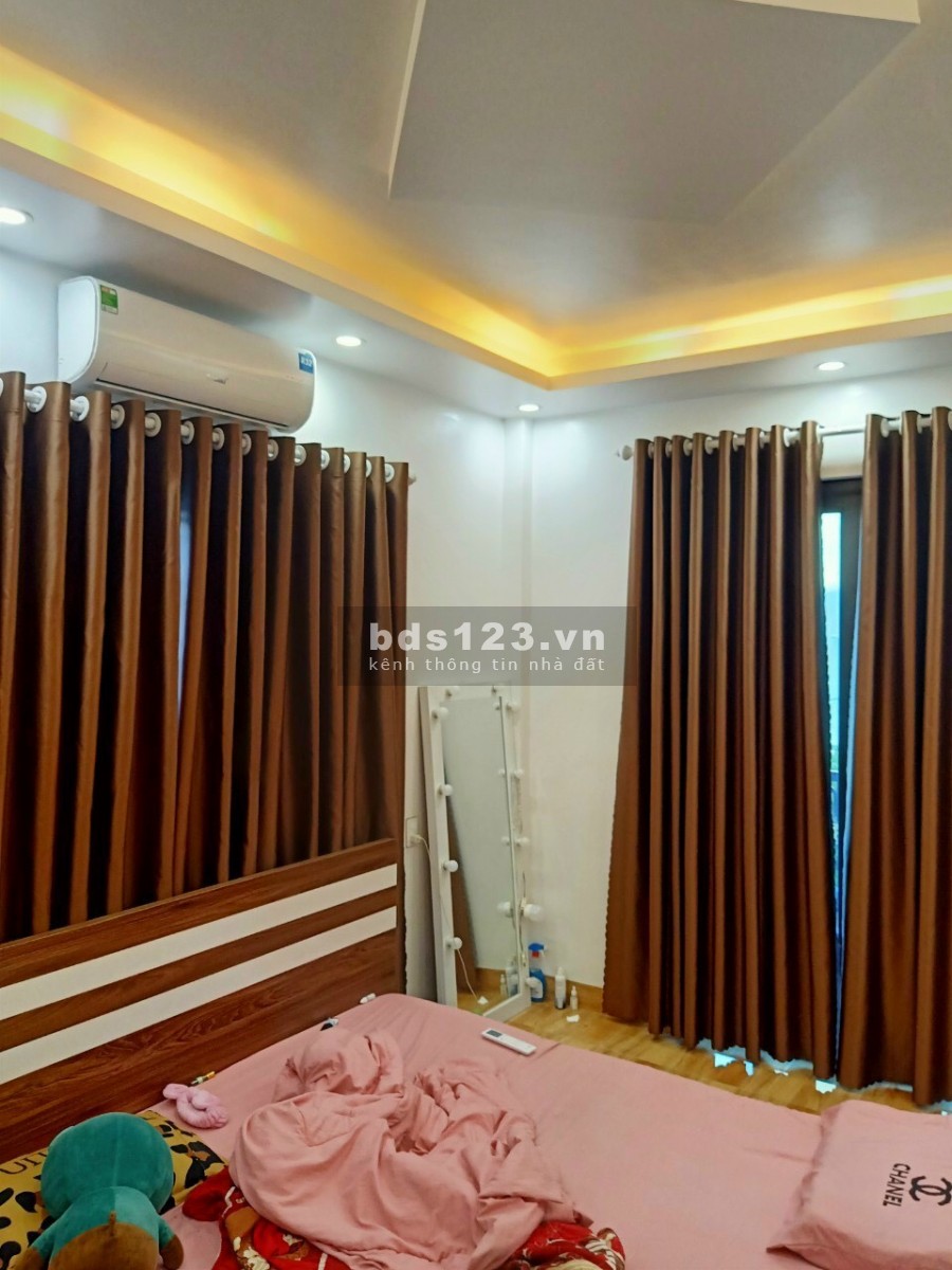 Bán nhà khu đô thị Vạn Phúc, 3.5 tầng, dt 70m2, mt 7m, 4 ngủ, 4 vệ sinh, gara, nhà đẹp