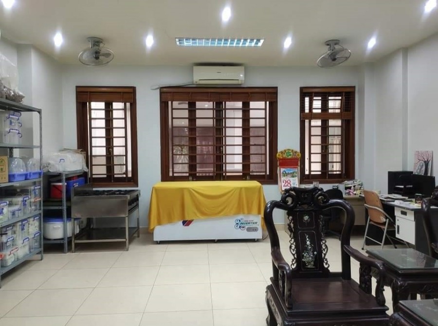Mặt Hồ, Trúc Bạch, diện tích sử dụng 80m2 đúc kiên cố 4 tầng, mặt tiền 6.5m, giá 24 tỷ