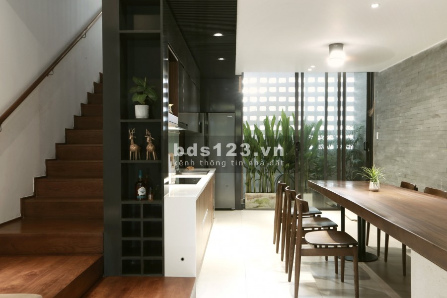 Bán nhà diện tích 105m2 chính chủ ở 50 năm ngay ngã tư CMT8 và Võ Văn Tần