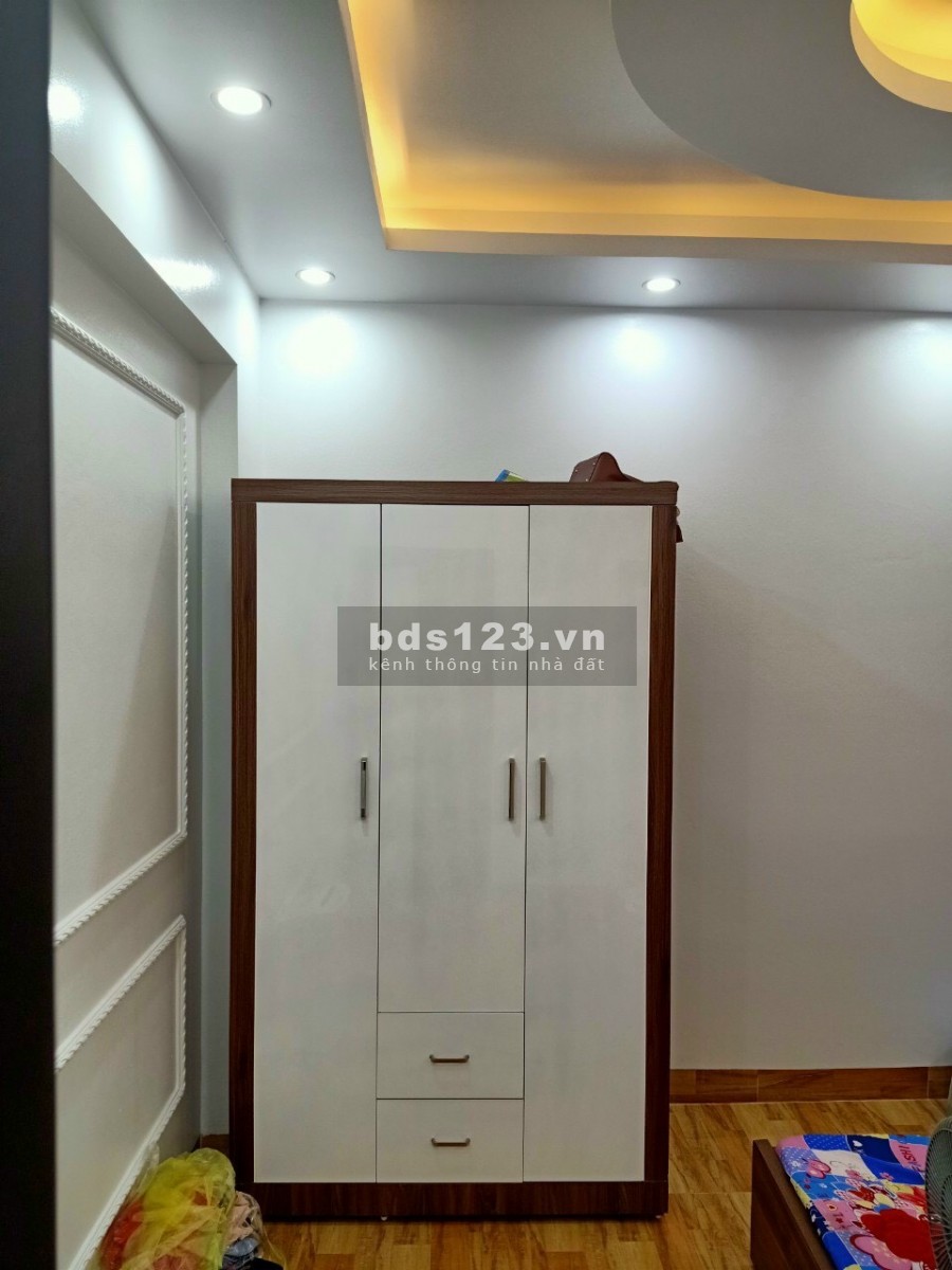 Bán nhà khu đô thị Vạn Phúc, 3.5 tầng, dt 70m2, mt 7m, 4 ngủ, 4 vệ sinh, gara, nhà đẹp