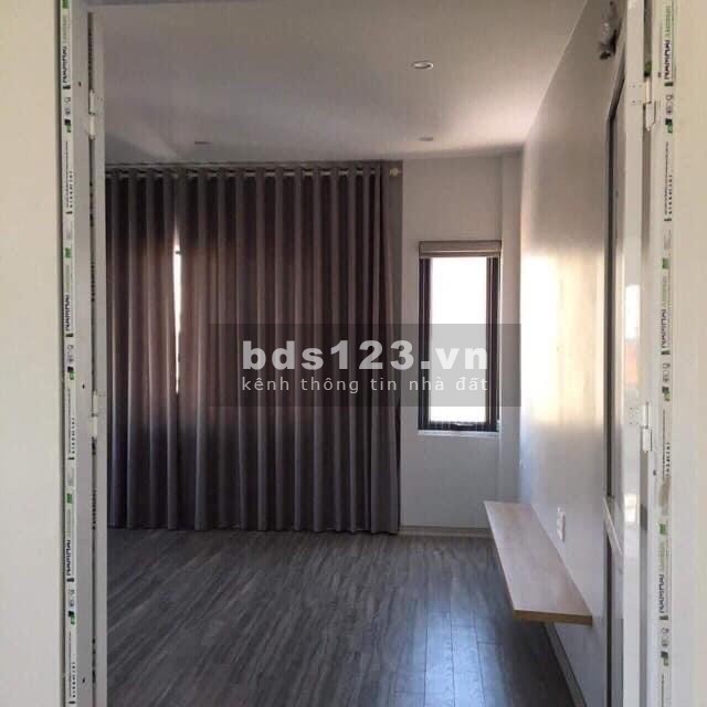 Tôi cần bán nhà ngay phố Nguyên Văn Cừ đúc kiên cố thửa đất vuông vắn, diện tích 57m2