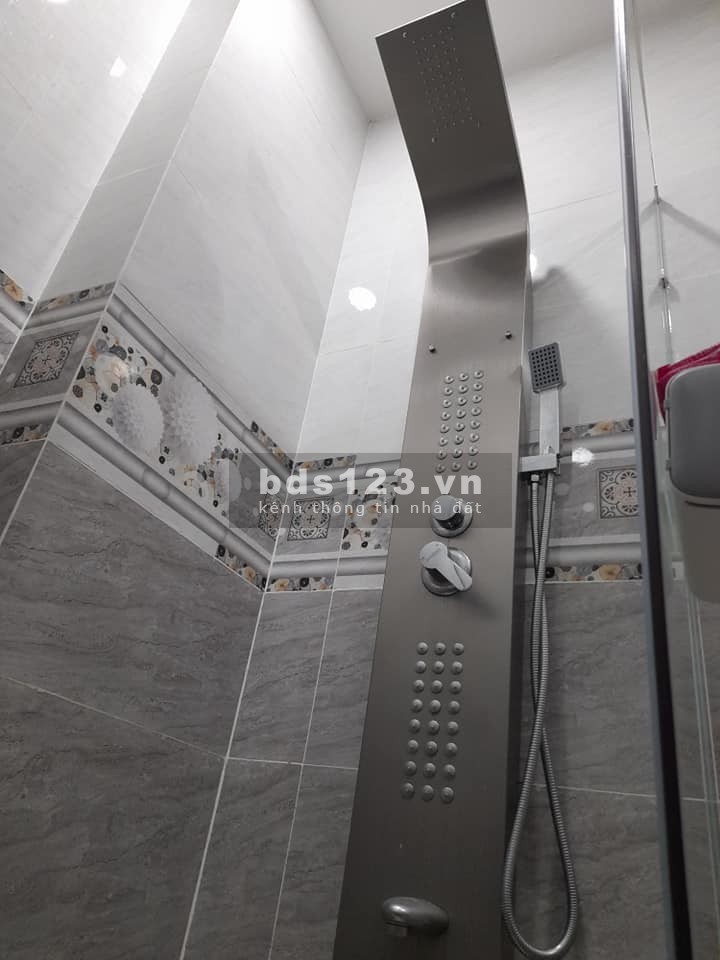 Bán căn hộ dịch vụ có thang máy, 6 lầu, 81m2, Dương Quảng Hàm, xe tải né, 13.5 tỷ.