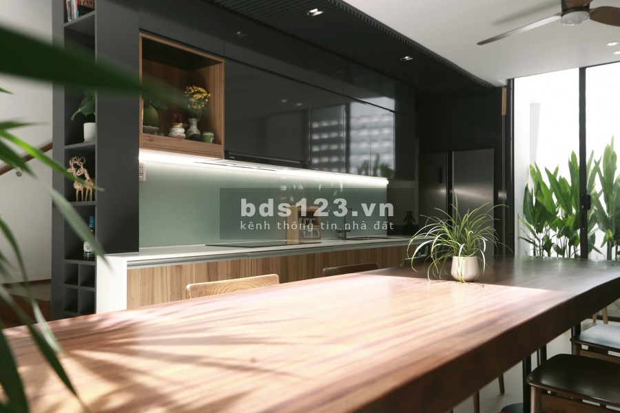Bán nhà diện tích 105m2 chính chủ ở 50 năm ngay ngã tư CMT8 và Võ Văn Tần