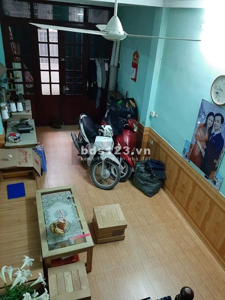 Nhà nguyên căn siêu phẩm Hoàng Mai, gần phố. ngay chợ đêm ngõ 3 gác ra vào thoải mái