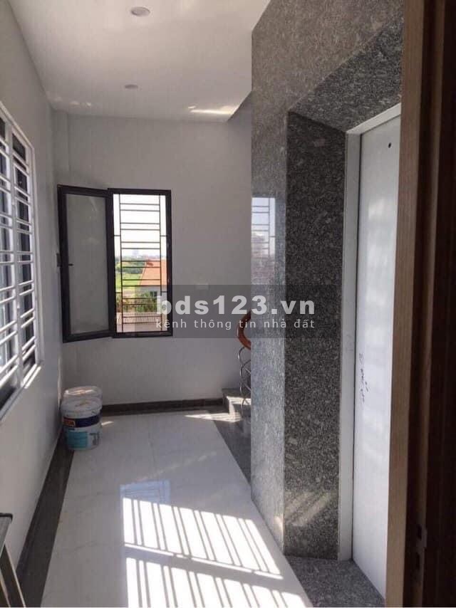 Tôi cần bán nhà ngay phố Nguyên Văn Cừ đúc kiên cố thửa đất vuông vắn, diện tích 57m2