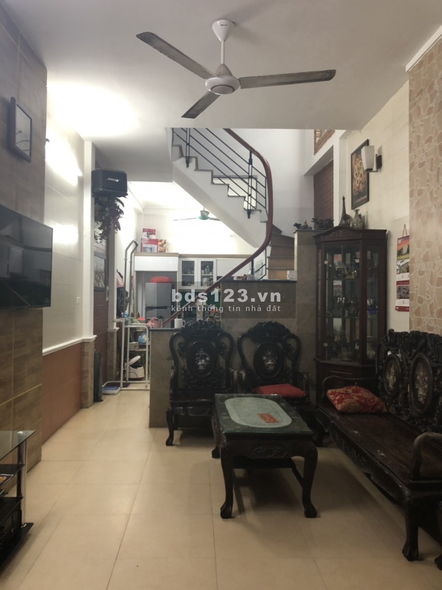 Cần bán nhà P/Lô ô tô ở ngay Tân Mai, Hoàng Mai dt 45m2 4 tầng mt 3.5m giá 4.55 tỷ