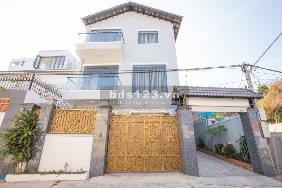 Bán Biệt thự Khu An Bình Đường Lê Ngọc Hân, đường 2 xe hơi tránh nhau, sổ sẵn chính chủ