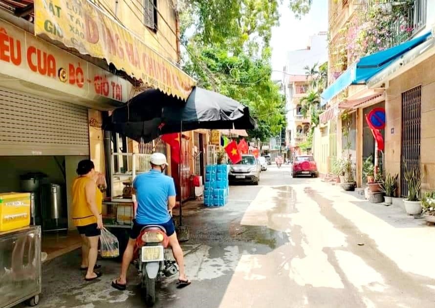 Nhà Láng Thượng, 3 mặt thoáng, mặt tiền rộng, ô tô đỗ gần nhà.