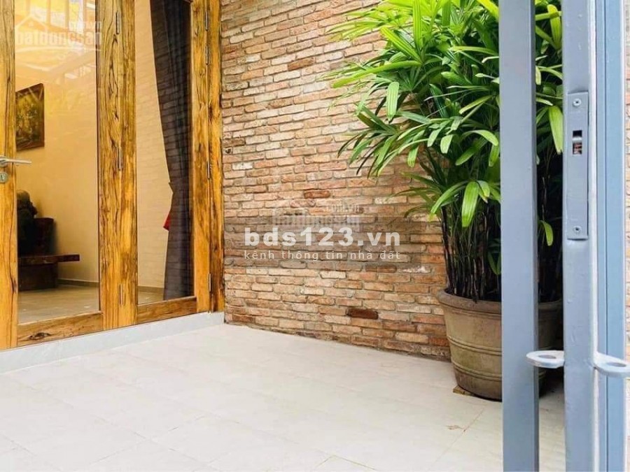 Bán nhà nguyên căn hẻm xe hơi Gò Vấp, diện tích 76m2, 2 tầng, tặng nội thất, giá rẻ