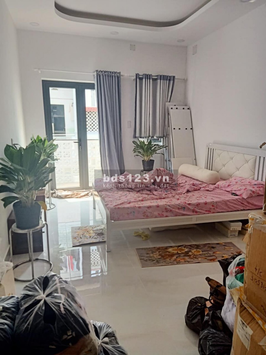 Hàng Ngộp Giá Đầu Tư, Mặt tiền Nguyễn Trãi, Nguyễn Cư Trinh, Quận 1, đúc 3 tầng kiên cố