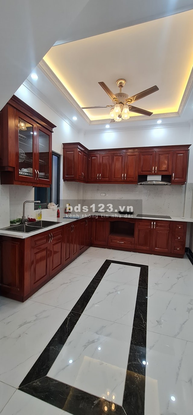 Bán nhà Nguyễn Văn Linh 48m², mặt tiền 4m ô tô đỗ của, kinh doanh sầm uất giá 6,3 tỷ