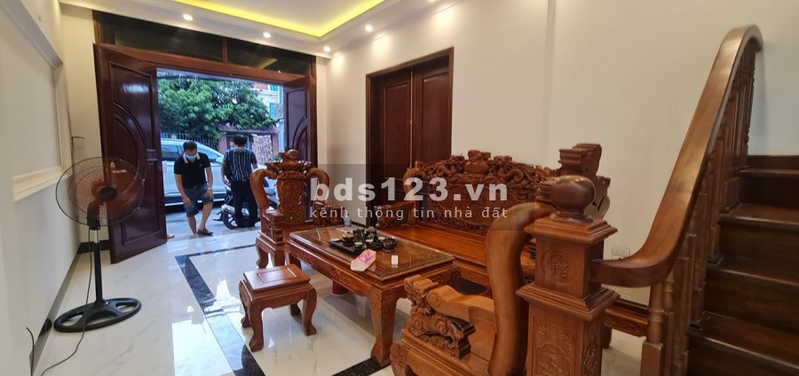 Bán nhà Nguyễn Văn Linh 48m², mặt tiền 4m ô tô đỗ của, kinh doanh sầm uất giá 6,3 tỷ