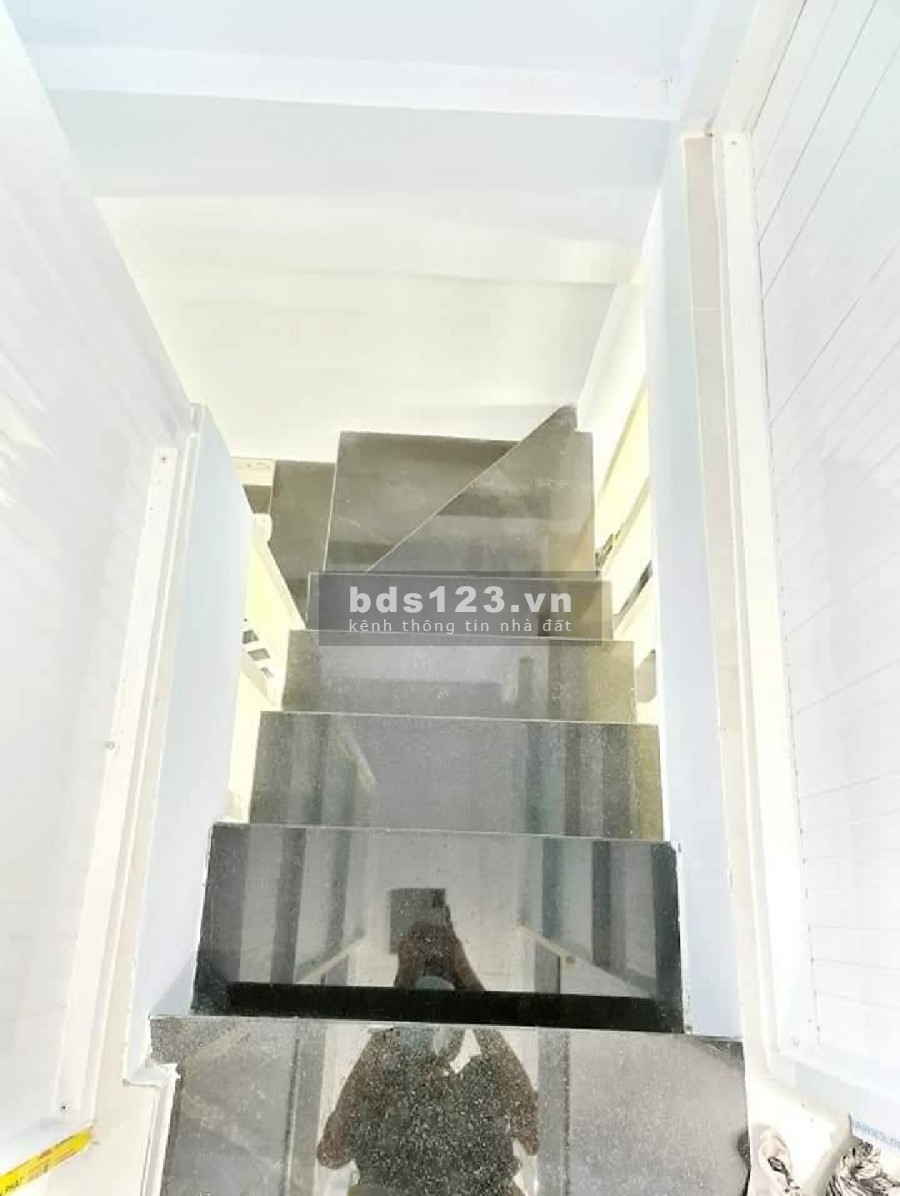 Bán nhà Phạm Thế Hiển, Quận 8, diện tích sử dụng 18m2, giá bán 1.85 tỷ, lh 0328977044