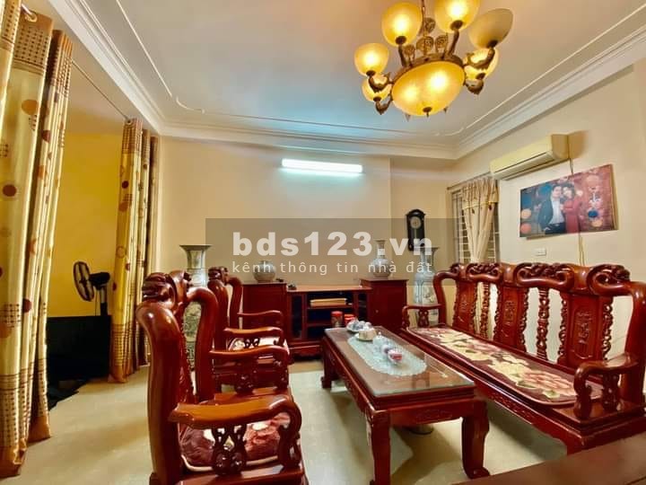 Bán nhà ngõ 136 Chùa Láng, nhà đẹp, ở ngay, diện tích sử dụng 32m2, giá bán chỉ 2,9 tỷ