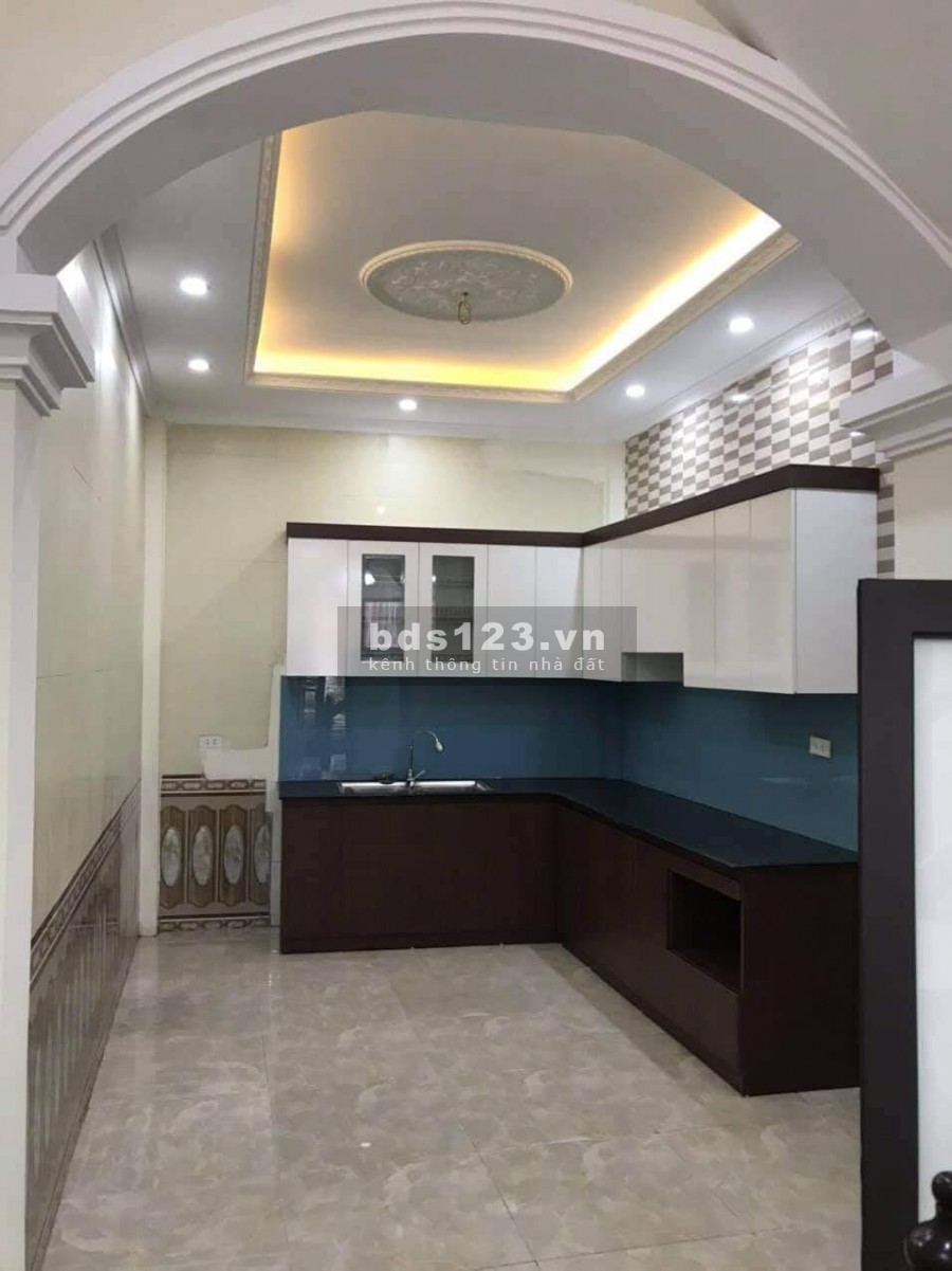 Bán nhà ngõ 136 Chùa Láng, nhà đẹp, ở ngay, diện tích sử dụng 32m2, giá bán chỉ 2,9 tỷ