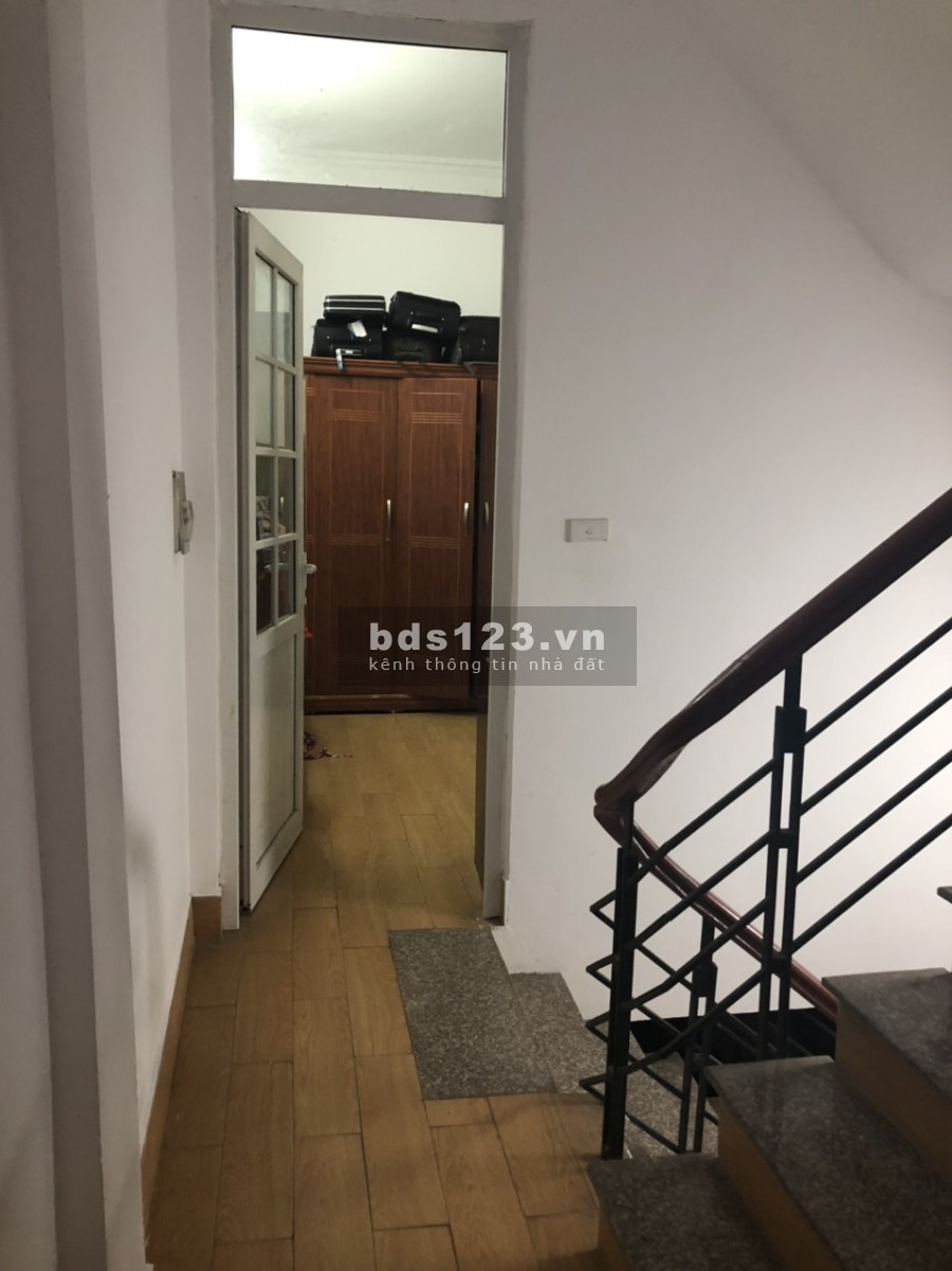 Cần bán nhà P/Lô ô tô ở ngay Tân Mai, Hoàng Mai dt 45m2 4 tầng mt 3.5m giá 4.55 tỷ