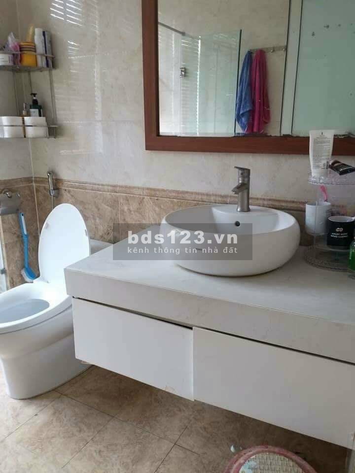 Bán nhà nguyên căn đẹp giá siêu tốt, có 102 khu dân cư đông đúc, liên hệ 0985158486