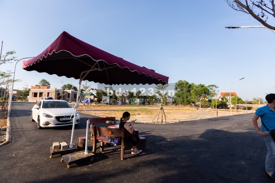 Cần tiền bán nền đất phân lô cạnh hồ Đồng Mô, mặt bằng bằng phẳng, tiện ích đầy đủ