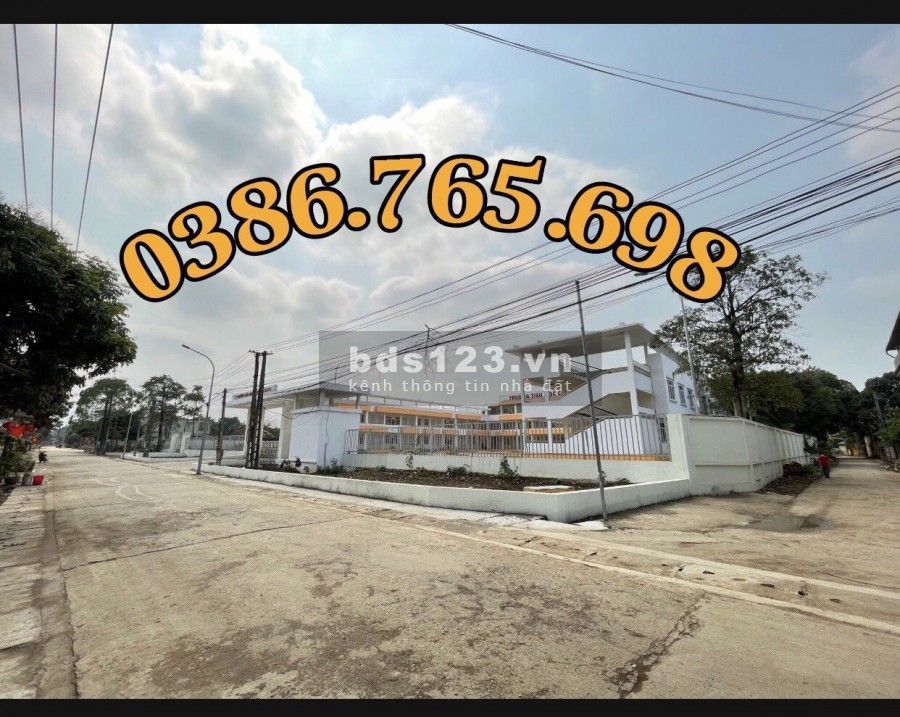 Cần tiền bán nền đất phân lô cạnh hồ Đồng Mô, mặt bằng bằng phẳng, tiện ích đầy đủ