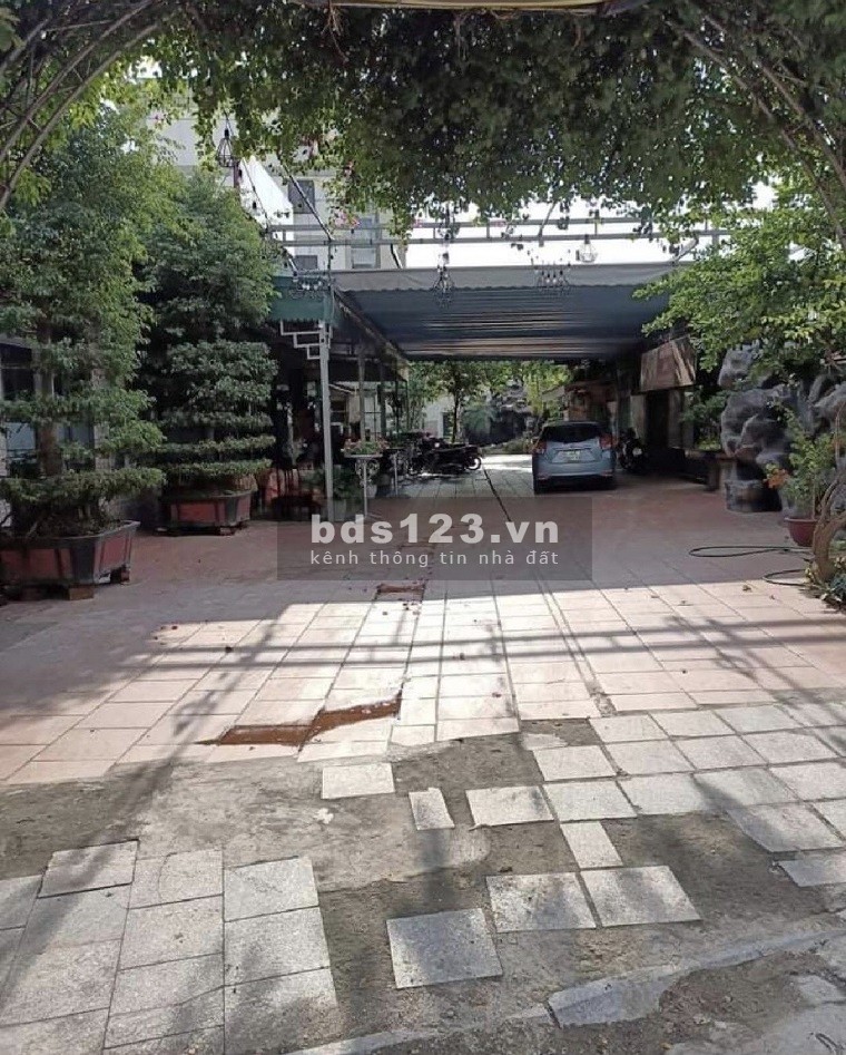 Bán đất mặt phố Hồng Tiến diện tích 300m2, mặt tiền rộng 15m, giá bán 60 tỷ, thương lượng