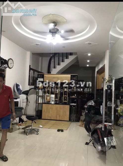 Bán gấp nhà diện tích sử dụng 60m2, 3 tầng Triều Khúc, Thanh Trì giá 5 tỷ 3 LH 0886644228