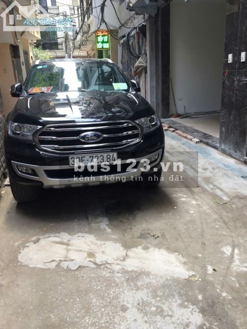Nhà nguyên căn hàng xóm Royal diện tích sử dụng 54m2, giá bán 4.7 tỷ, sổ sẵn chính chủ