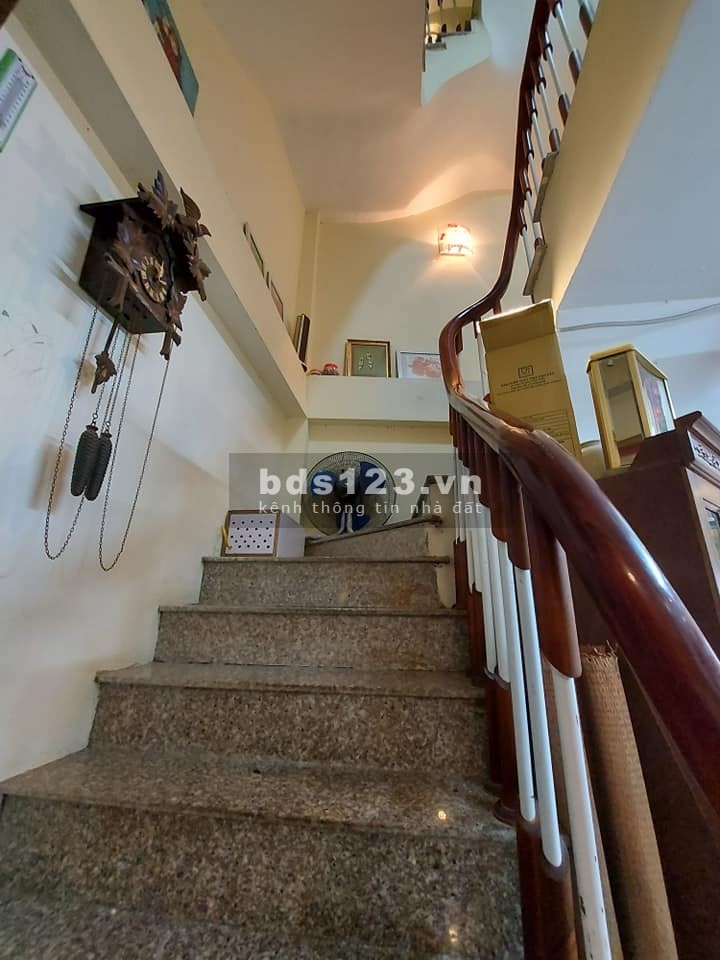 Bán nhà nguyên căn Đê Trần Khát Chân, gần ô tô về ở ngay diện tích 30m2, nhỉnh 2 tỷ