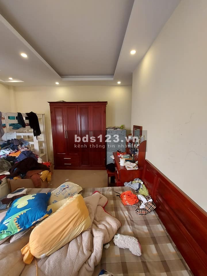 Bán nhà nguyên căn Đê Trần Khát Chân, gần ô tô về ở ngay diện tích 30m2, nhỉnh 2 tỷ