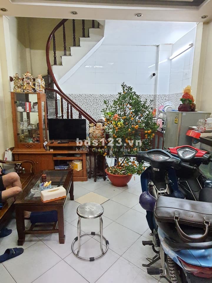 Nhà nguyên căn đẹp ở ngay Bạch Đằng Hoàn Kiếm, dt 30m2, 5 tầng giá 2x tỷ, gần phố ngõ thông