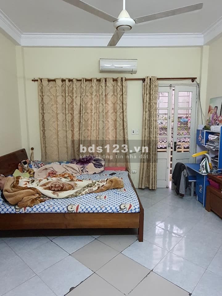 Nhà nguyên căn đẹp ở ngay Bạch Đằng Hoàn Kiếm, dt 30m2, 5 tầng giá 2x tỷ, gần phố ngõ thông