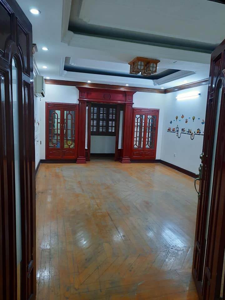 Bán nhà ô tô tránh phố Hoàng Quốc Việt đúc kiên cố 4 tầng kiên cố, khu dân cư hiện hữu