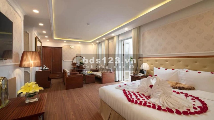 Khách sạn 4 sao bậc nhất phố cổ Hàng Bông. 323m. 13 Tầng. Mặt tiền 8m. Giá 619.5 Tỷ.
