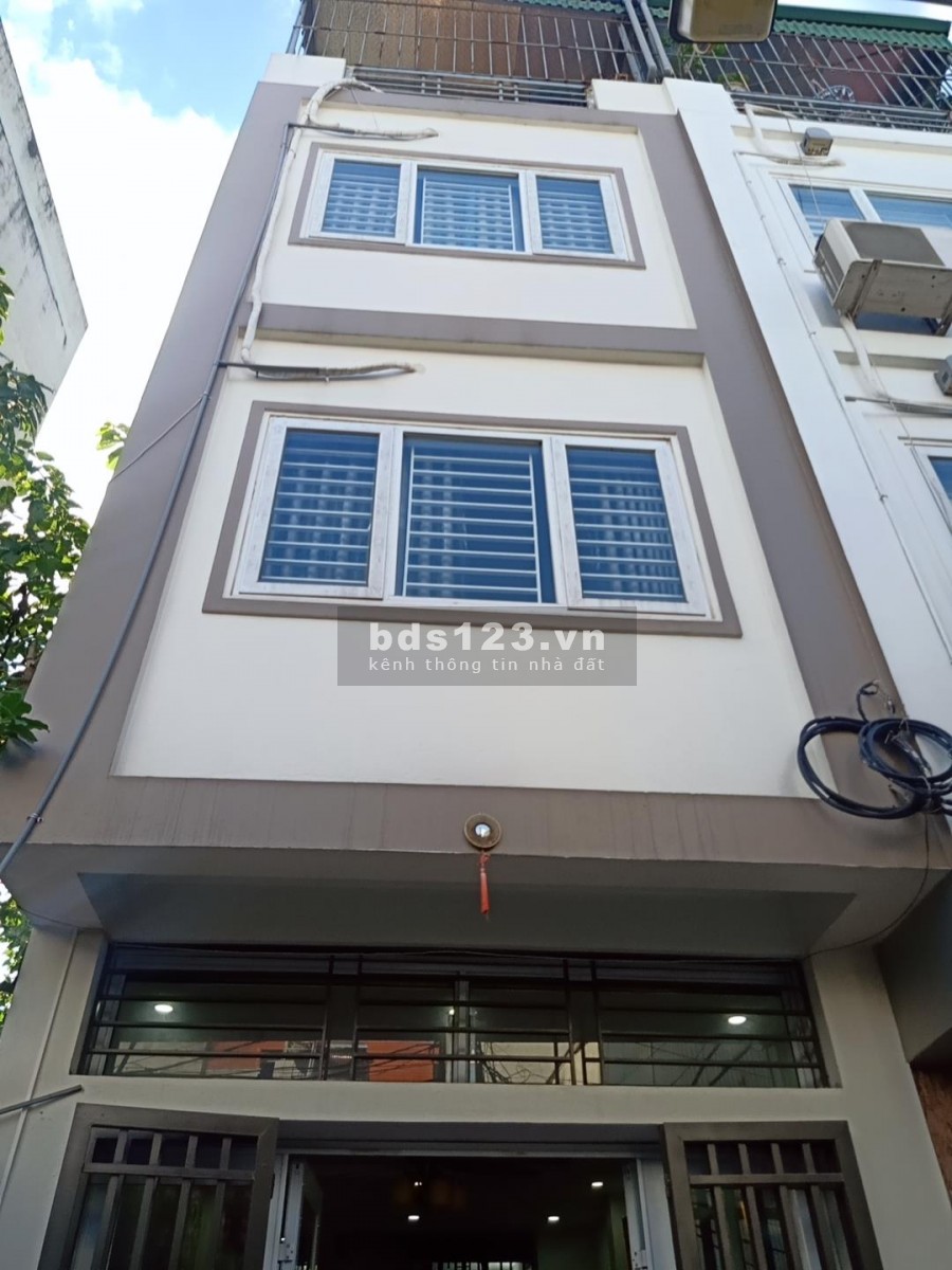 Bán nhà nguyên căn đẹp Bát Khối, diện tích 40m2 giá bán chào 3 tỷ pháp lý chuẩn đầy đủ