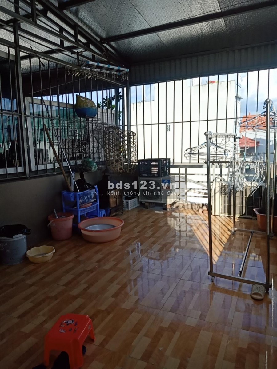 Bán nhà nguyên căn ô tô qua nhà phố Trạm, Bát Khối, Long Biên, dt 35m2, 4 tầng, mt 4m, giá 2.75 tỷ