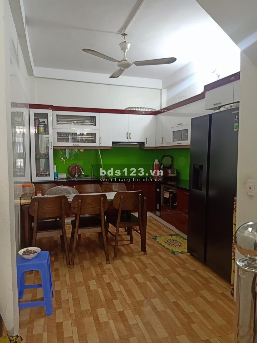 Bán nhà nguyên căn ô tô qua nhà phố Trạm, Bát Khối, Long Biên, dt 35m2, 4 tầng, mt 4m, giá 2.75 tỷ