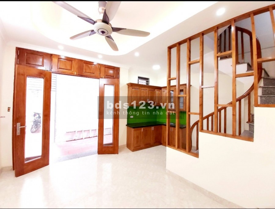 Bán nhà mới đẹp nguyên căn 3 mặt thoáng Hoàng Mai, dt 35m2 5 tầng 2.x tỷ gần phố ở ngay