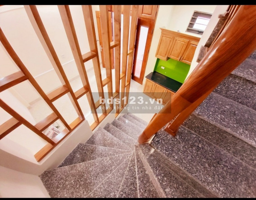 Bán nhà mới đẹp nguyên căn 3 mặt thoáng Hoàng Mai, dt 35m2 5 tầng 2.x tỷ gần phố ở ngay