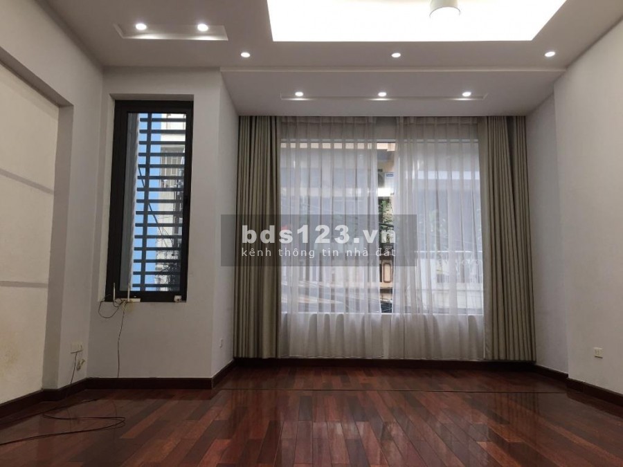 Bán nhà phố Hoàng Hoa Thám, Ba Đình, gần Sun Gran City thang máy giá 6.9 tỷ
