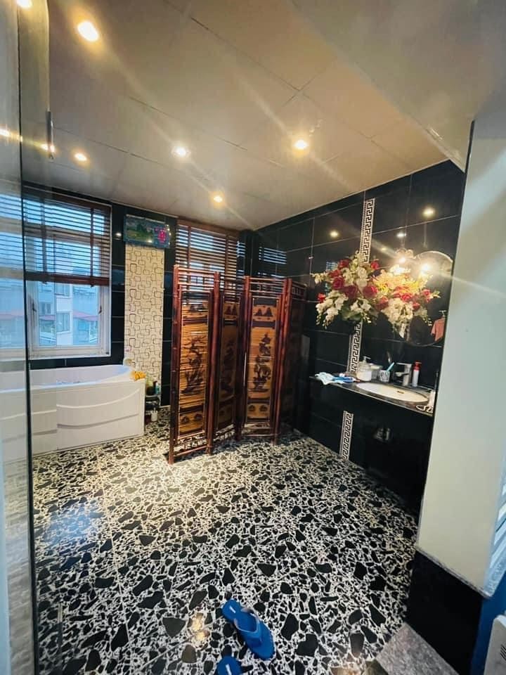 Bán nhà mặt ngõ Dương Quảng Hàm Cầu Giấy PLô Ôtô Thang máy 72Mx6T 12.6 tỷ 0902224679