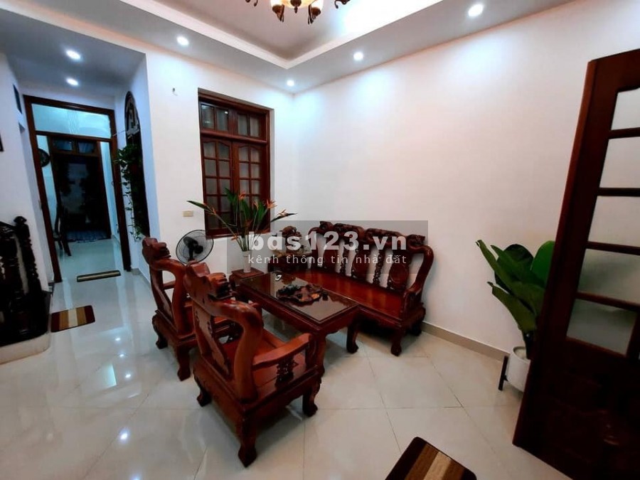 Bán nhà Nguyễn Sơn, ngõ rộng ô tô tránh, diện tích sử dụng 45m2, giá bán 4 tỷ nhỉnh