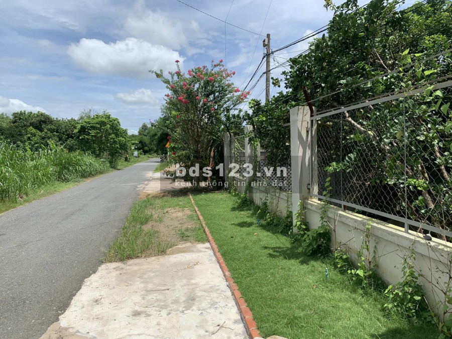 Cần bán nhà vườn nghĩ dưỡng xã Nhuận Đức có vườn cây ăn trái sẳn đầy đủ nhà ở kiên cố