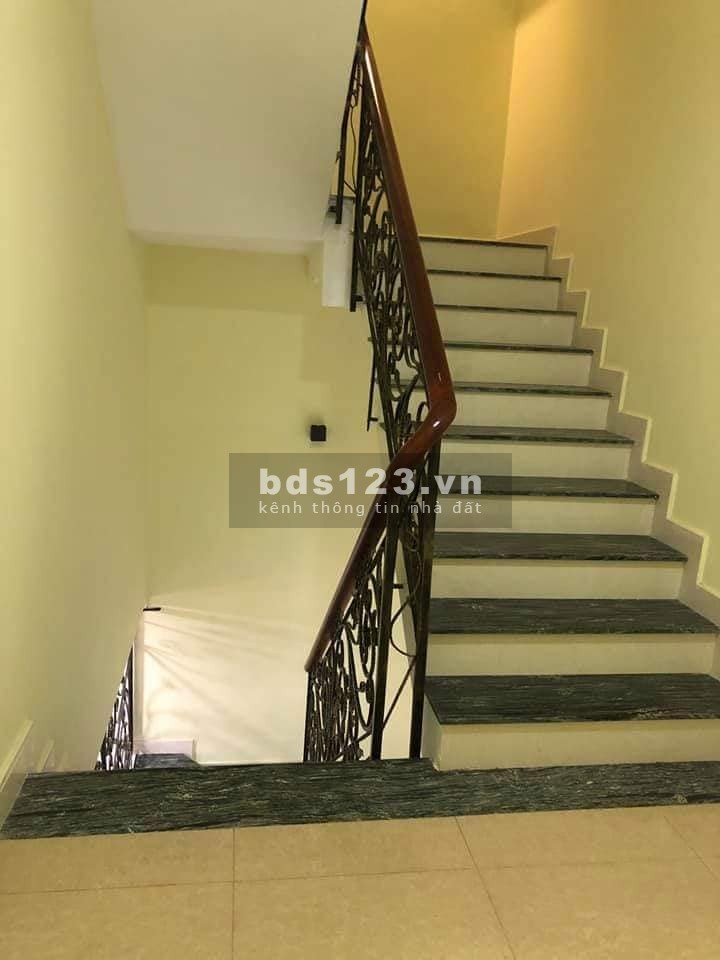 Bề ngang 6m, kết cấu 4 tầng, Bề thế, đường Cách Mạng…