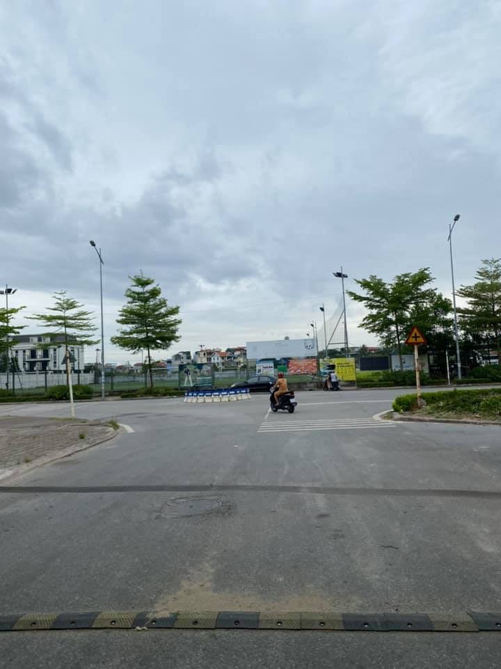 Bán Biệt Thự Khu Tái Định Cư Thạch Bàn diện tích 130m2 4 tầng mặt tiền 10m hơn 11 tỷ