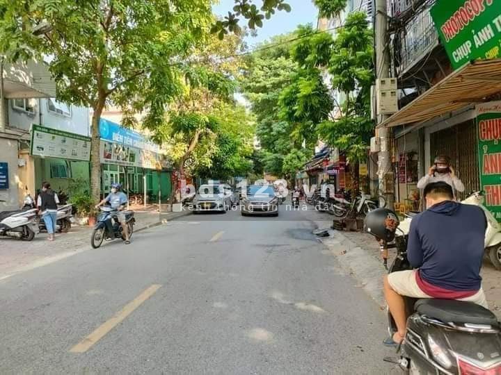 Cần bán gấp nhà cấp 4 mặt phố Nguyễn viết Xuân, siêu hiếm, vị trí vàng trong kinh doanh